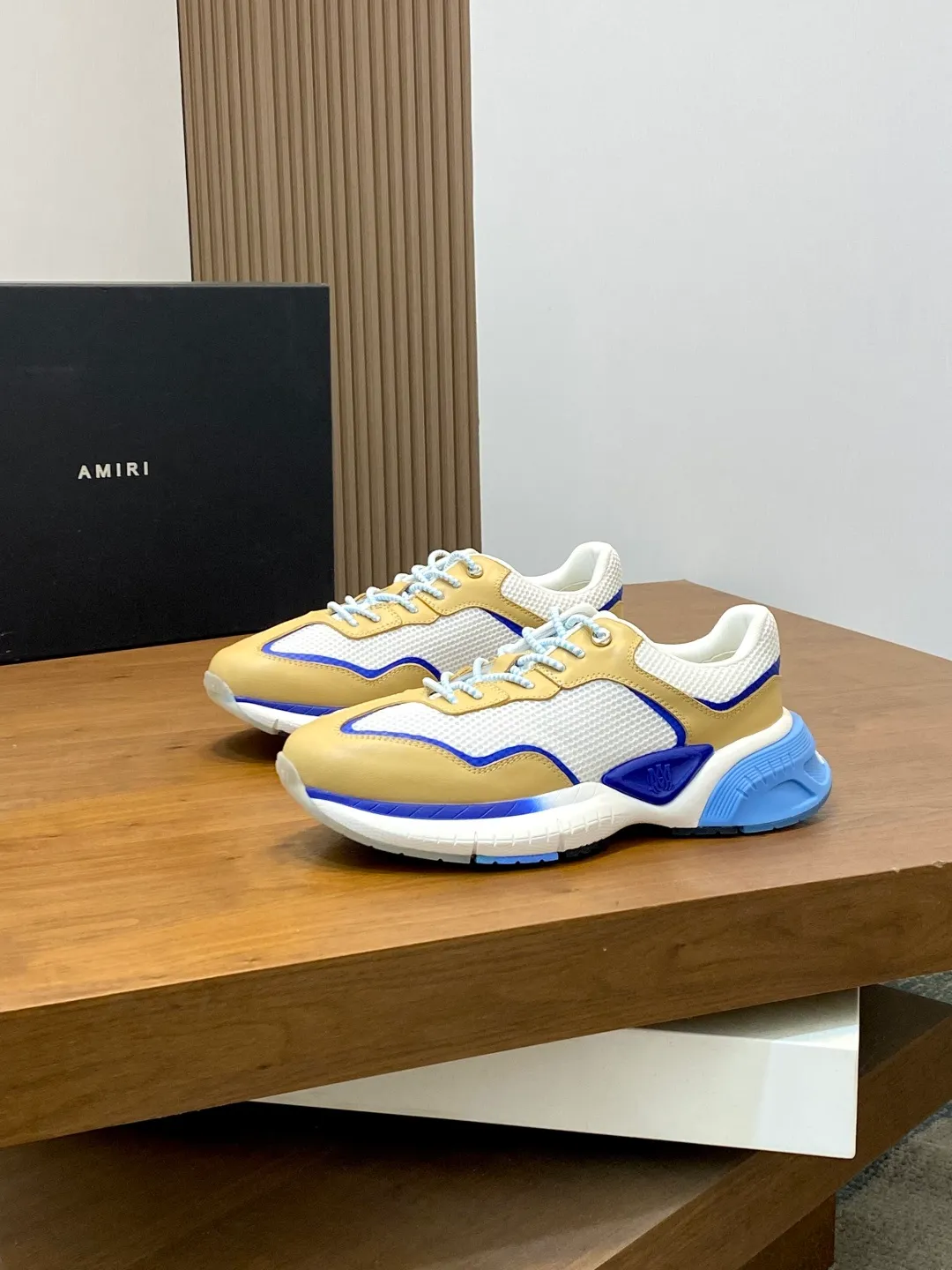 Men's shoes 💰740 AMIRI's new men's casual sports shoes, made of first-layer cowhide leather uppers and spliced ​​with original breathable mesh, rich in three-dimensionality, contrasting color design, simple style, fashionable and sporty, breathable mesh lining, original ultra-light outsole, a must-have item for daily leisure! Size: 38-45 (38, 45 customized)